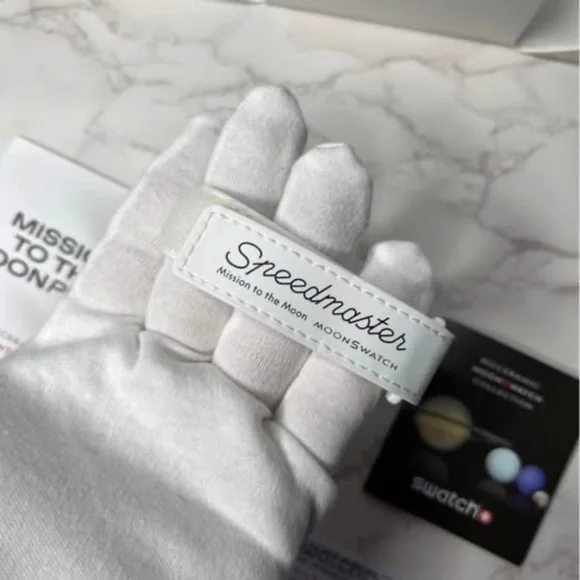 OMEGA x Swatch Mission to the Moonphase – Snoopy Edition (Full Set) - Picture 4 of 6